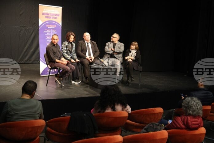 Среща с писателката Мария Лалева и представление на Младежкия театър Среща с писателката Мария Лалева и представление на Младежкия театър предлага днес фестивалът „Есенни театрални срещи в Русе“