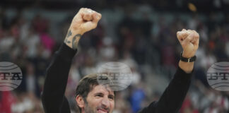 Старши треньорът на националния отбор на Германия по баскетбол Алекс Мумбру остава в болница