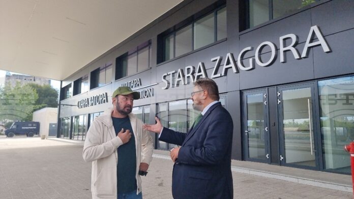 Стефан Вълдобрев и „Обичайните заподозрени“ записваха песен и на емблематичната старозагорска жп гара