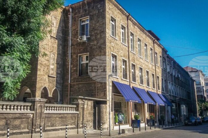 Свещеник Георги Иванов е назначен за председател на църковното настоятелство при храма в Долни Богров, а Янко Китанов е втори енорийски свещеник