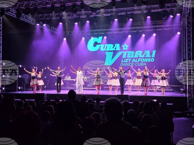 СподелиТанцовата група Куба Вибра от Карибския регион изнесе тази вечер