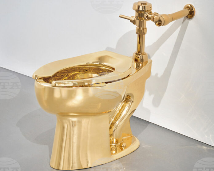 Тоалетна от масивно злато ще бъде предложена на търг в „Сотбис“ с начална цена от 10 милиона щатски долара