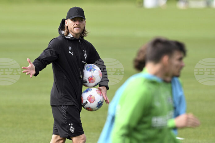 Треньорът на Борусия Мьонхенгладбах Еуген Полански ще води отбора поне в още един мач