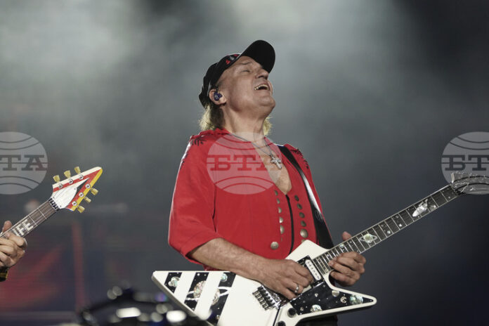 Трябва да правиш това, което правиш най-добре, казва Матиас Ябс, китарист на „Скорпиънс“, който днес навършва 70 години