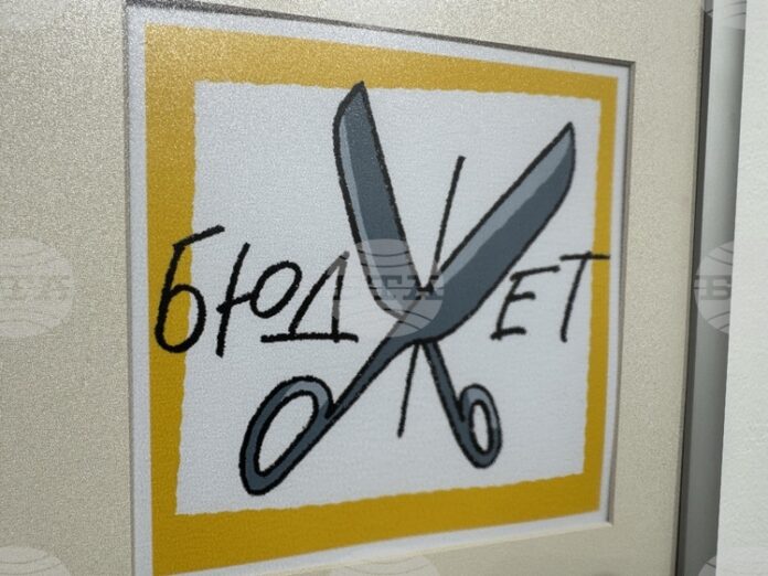 Творби на карикатуриста Рачо Рачев показаха в Казанлък в юбилейна изложба по повод 80 години от рождението му