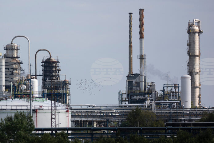 Унгарската енергийна компания МОЛ ще увеличи доставките на петрол за Сърбия след американските санкции срещу НИС