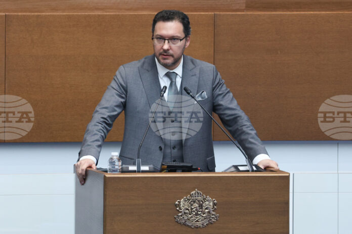 В пет области все още няма пожарни автомобили с вместимост от 8000 литра, обясни вътрешният министър Даниел Митов