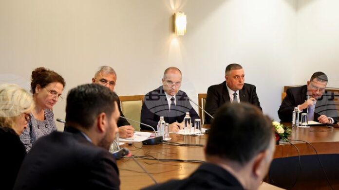 Вицепремиерът Караджов призова за ускорена договореност между България, Румъния и Гърция за изграждане на допълнителни мостови съоръжения