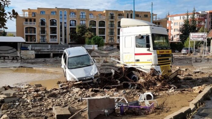 Военни със специализирана техника ще подпомагат разчистването в района на ваканционно селище Елените