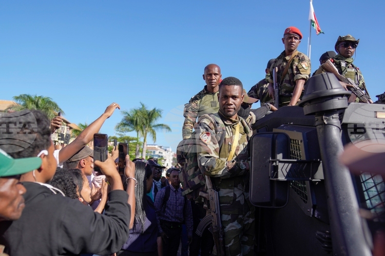 СподелиПолковник от армията обяви днес че военните силно заемат контрола