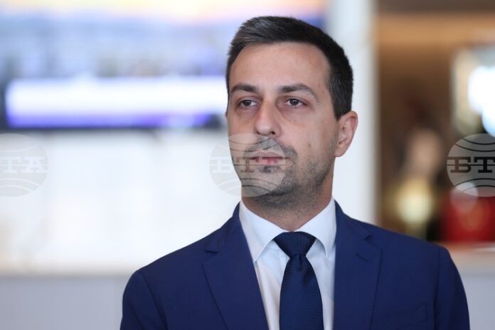 За кризата с боклука вината е на мафията, отговорността е на кмета, заяви общинският съветник Деян Николов от "Възраждане"