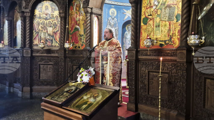 За словото, от което израства семето на спасението, говори отец За словото, от което израства семето на спасението, говори отец Бисер Христов в храм „Св. Успение Богородично“ в Търговище