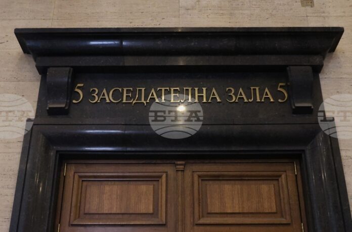 За втори път днес беше отложено съдебното заседание, на което За втори път днес беше отложено съдебното заседание, на което се решава дали момчето, което намушка друго в мол, да остане в ареста