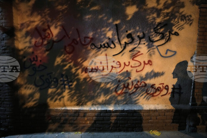 Задържан в Иран гражданин на Германия и Франция е освободен, заяви френският външен министър