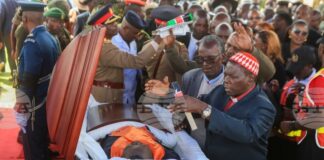 Започна погребението на бившия кенийски премиер Одинга в родното му село