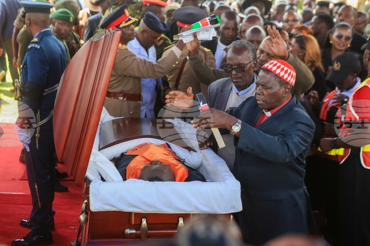 СподелиЦеремонията по погребение на бившия кенийски премиер Райла Одинга стартира