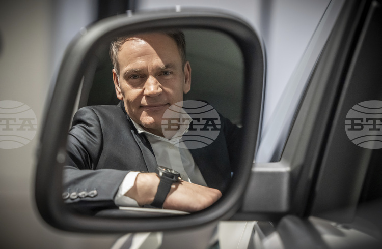 СподелиОливер Блуме главният изпълнителен директор на Фолксваген груп която освен