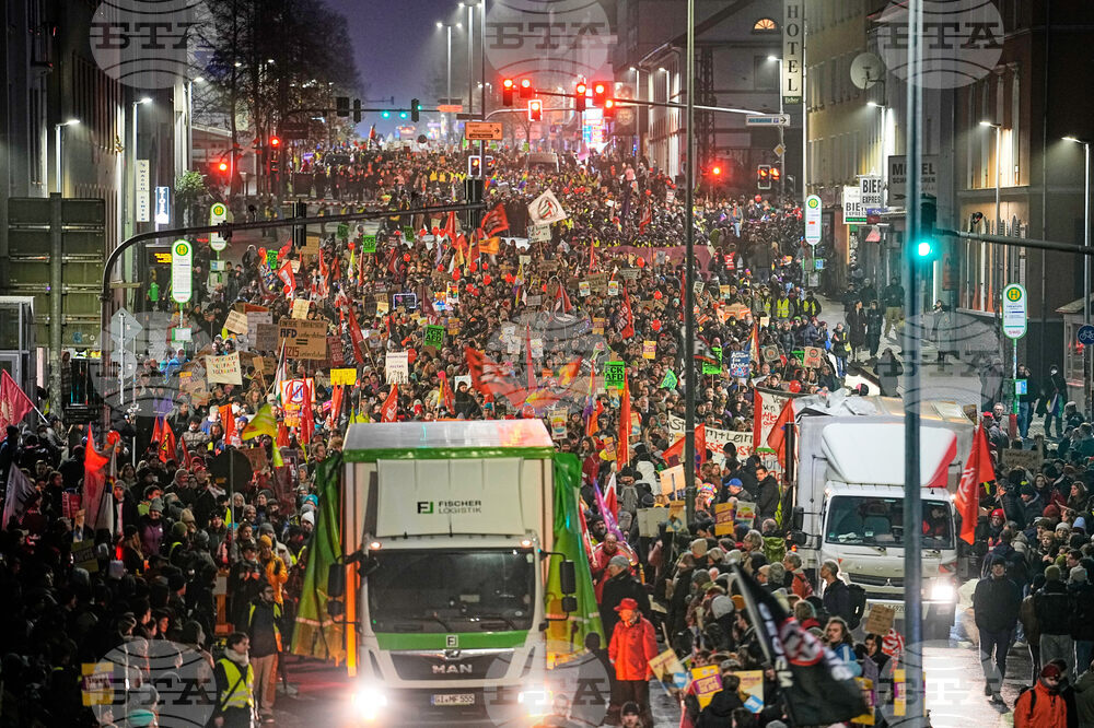 Протестиращи се събират за планираните протести в германския град Гисен рано тази сутрин. Снимка: AP