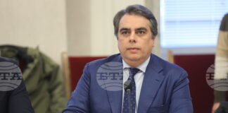 Асен Василев предупреди МВР, че за протеста утре се готвят провокации и се обърна към Бойко Борисов да оттегли бюджета, за да се преработи