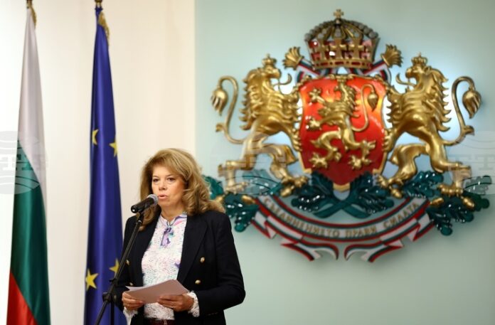 България и днес има своите велики личности, които всеки ден будят за светлина, добрини знание и прогрес, заяви Илияна Йотова