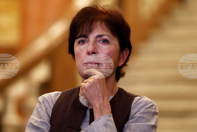 Днес Теодора Димова известна българска писателка ще представи публична лекция