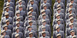 Новобранци в Бундесвера полагат клетва пред парламента на провинция Северен Рейн-Вестфалия в Дюселдорф на 4 септември 2025 г.