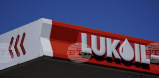 Бензиностанциите на "Лукойл" във Финландия са напът да останат без гориво зарадии сакнциите