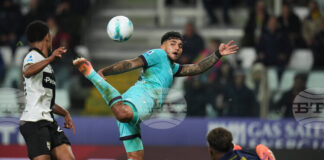 Болоня се справи с останалия с десет души тим на Парма в мач от Серия А