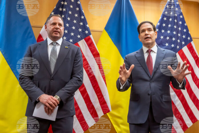 Андрий Ермак, началник на канцеларията на украинския президент Володимир Зеленски, и държавният секретар на САЩ Марко Рубио на пресконференция в Женева след консултациите по предложенията за мирен план за Украйна, 23 ноември 2025 г.