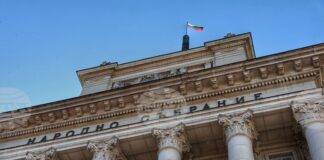 Четири парламентарни комисии гледат на първо четене днес проектобюджета за догодина