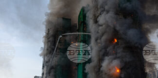 Четирима души загинаха при пожар в многоетажни сгради в Хонконг