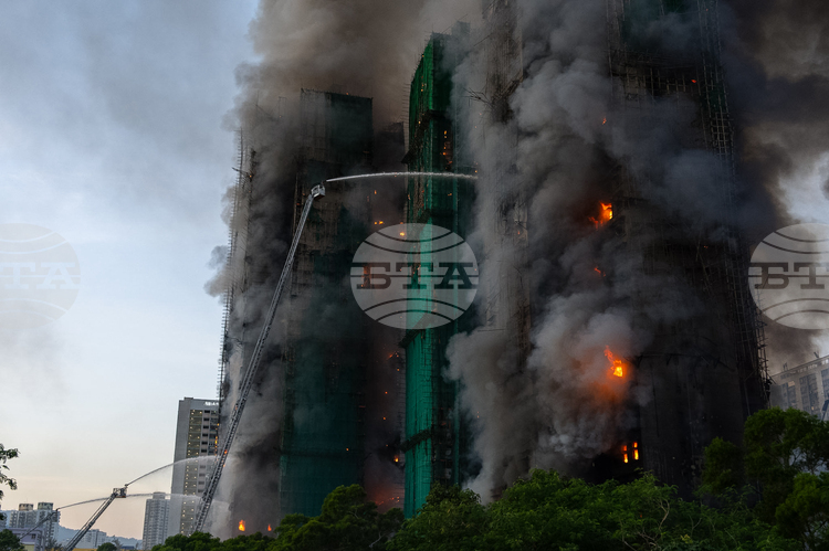 Жилищният комплекс включва 8 сгради и около 2000 апартамента Някои