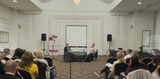 Четвърта среща семинар на ръководителите на български фолклорни състави от чужбина
                                                                                                Доц. Георги Гаров представи пред ръководители на български състави от чужбина лекция за Пиринската фолклорна област