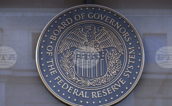 Централни банкери от УФР очертават разнопосочни сигнали за лихвената политика преди заседанието през декември