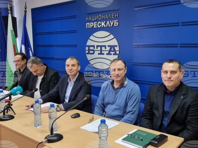 Дървопреработващото предприятие „Кроношпан“ във Велико Търново ще инвестира 20 милиона Дървопреработващото предприятие „Кроношпан“ във Велико Търново ще инвестира 20 милиона евро в пречиствателни инсталации в рамките на 18 месеца