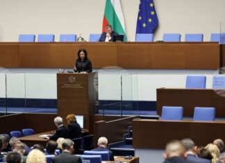 Държавният бюджет за догодина, както и проектобюджетите на ДОО и на НЗОК влизат тази седмица в пленарната зала на първо четене Държавният бюджет за догодина, както и проектобюджетите на ДОО и на НЗОК влизат тази седмица в пленарната зала на първо четене