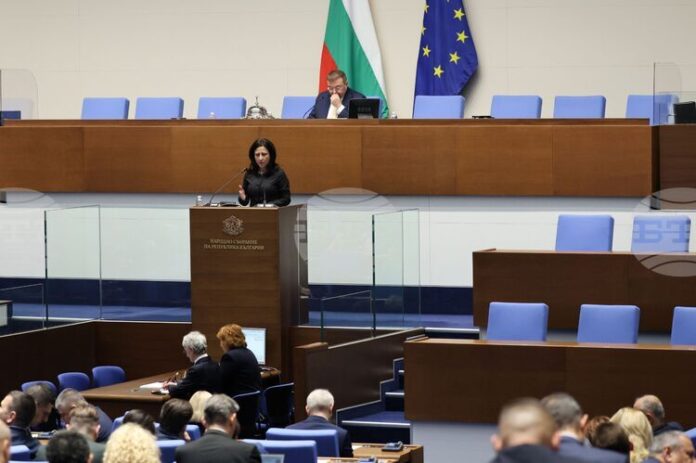 Държавният бюджет за догодина, както и проектобюджетите на ДОО и Държавният бюджет за догодина, както и проектобюджетите на ДОО и на НЗОК влизат тази седмица в пленарната зала на първо четене