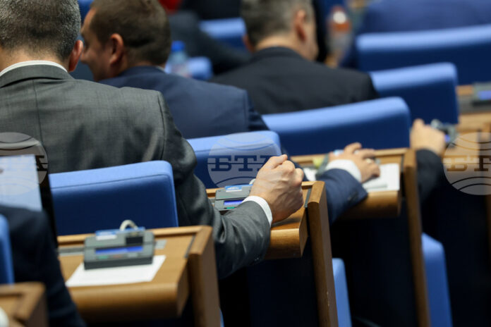 Депутатите приеха законопроекта на МС за изменение на Закона за МВР и отхвърлиха останалите три законопроекта на ПП-ДБ