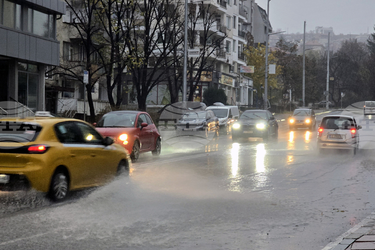 В общинската администрация са назначени дежурни екипи които следят критичните