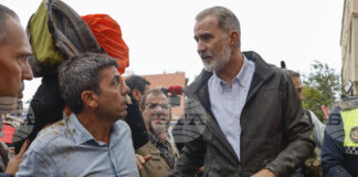 ЕФЕ: Премиерът на Валенсия подаде оставка заради реакцията си при миналогодишните смъртоносни наводнения