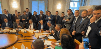 Опит бюджетът да мине „на крак“ взриви нов скандал в парламента