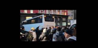 Бял автобус