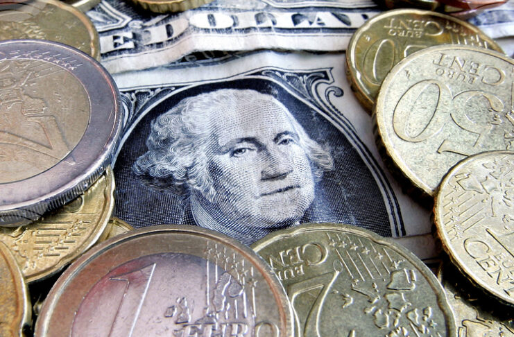 Еврото леко поскъпна спрямо щатския долар в междубанковата търговия