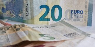 Еврото остава почти без промяна спрямо долара