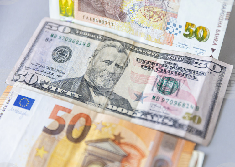 Днес в сутрешната търговия във Франкфурт курсът на еврото спрямо