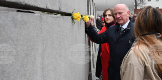 Германската столица отбеляза 36-ата годишнина от падането на Берлинската стена