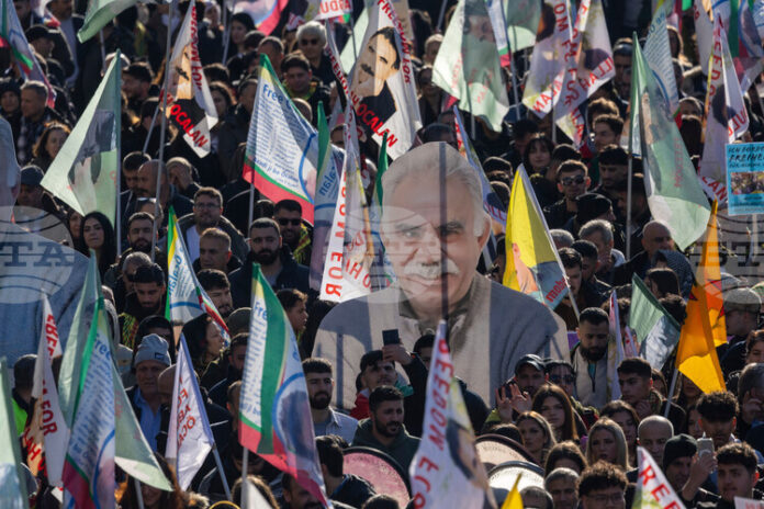 Хиляди кюрди се събраха в германския град Кьолн, за да Хиляди кюрди се събраха в германския град Кьолн, за да поискат освобождаването на лидера на Кюрдската работническа партия Абдуллах Йоджалан