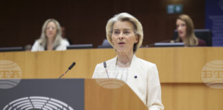 Има три възможности за продължаване на финансовата подкрепа за Украйна, каза Фон дер Лайен