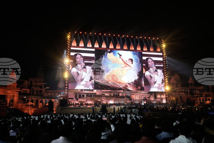 Индийският режисьор С. С. Раджамули показа първи кадри от новия Индийският режисьор С. С. Раджамули показа първи кадри от новия си филм „Варанаси“