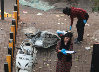 Индия арестува жител на Кашмир, заподозрян във връзка с взрива на кола в Делхи Индия арестува жител на Кашмир, заподозрян във връзка с взрива на кола в Делхи